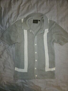 Men's Gray Short-Sleeve Knit Cardigan with White Trim